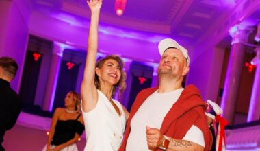 FOTOD | Esmakordselt avalikkuse ees abielupaarina: Kaur Kender ja Heti Tulve on üle pika aja kodumaal