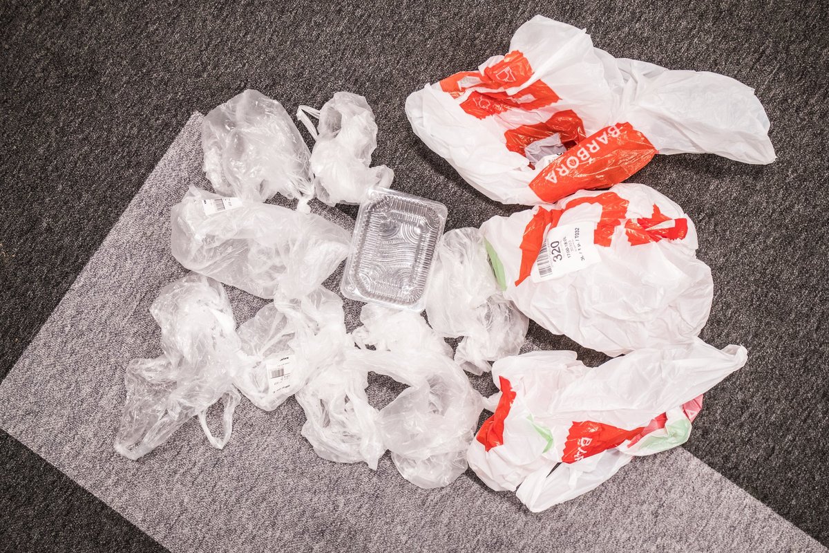 Jaeketid tahavad, et kliendid loobuksid kilekotist. Ühe poe kotihinnad on hüppeliselt kasvanud