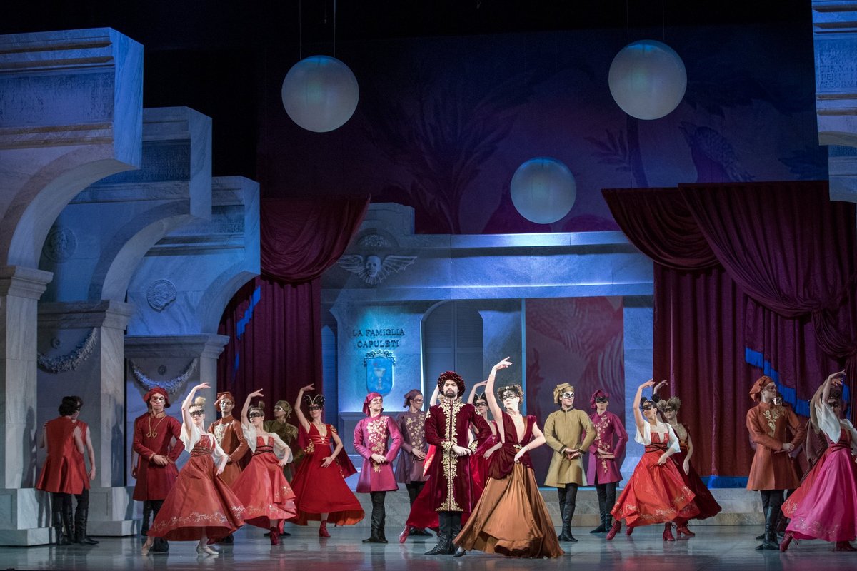 „Kui tippartist teenib kultuuritöötaja miinimumi, tekib küsimus, miks raiskame raha kallile eriharidusele“