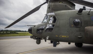 Kaberneeme elanik tunneb muret üle maja lendavate helikopterite pärast. Kaitsevägi: tegu on õppusega Pikne