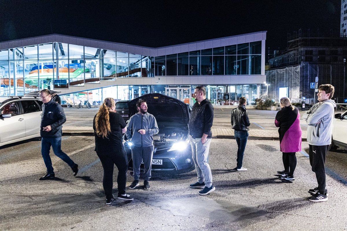 FOTOD | Bolti juhid panid pidurit. Tartus võttis öisest streigiaktsioonist osa mitukümmend taksojuhti