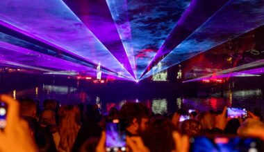 „Rahvast oli rohkem kui seda, mida vaadata!“ Valgus kõnnib Kadriorus saab külastajatelt palju kriitikat