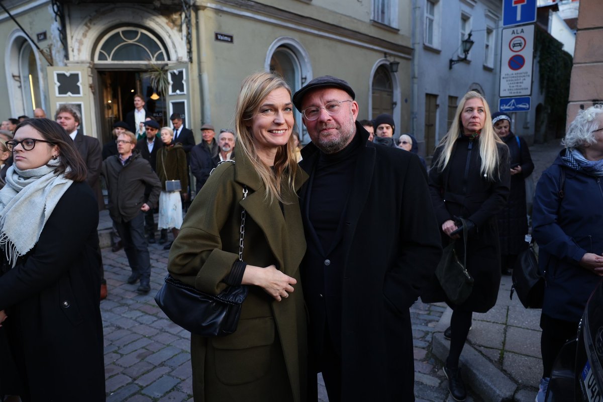 FOTO | Armas paar! Armunud Riina Põldroos ja Märten Kross väisasid Tallinna Linnateatri uut hoonet