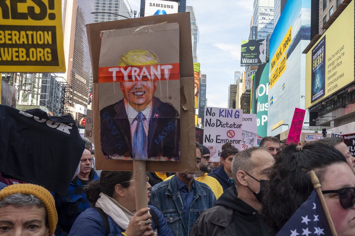 USA-s protestis Trumpi vastu miljoneid inimesi, Trump avaldas video endast rahvale fekaale loopimas