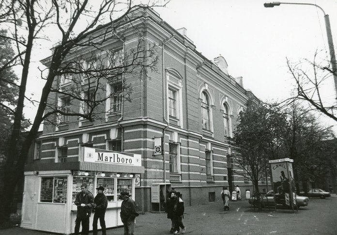 Taamal vanad telefoniputkad. Oli aeg, mil teatud kõnesid sai teha vaid nende kaudu.