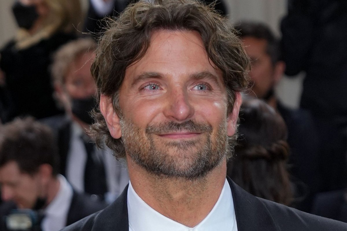 VÕRDLE | „Ma ei tunne teda enam äragi!“ Fännid kahtlustavad, et Bradley Cooper on käinud iluoperatsioonil