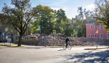 GALERII ⟩ Vana muuseumihoone kadus linnapildist, ärimaja ootel plats ei jää niisama seisma