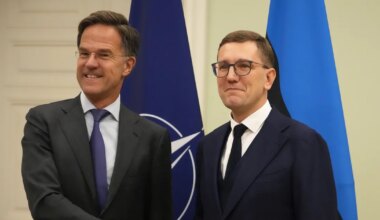 Rutte hurjutas Michalit artikkel 4 väidetava kergekäelise käivitamise eest