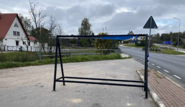 SILMAD VÄLJA ⟩ Rõuges rapiti Isamaa poliitiku valimisplakat juba esimesel ööl ribadeks