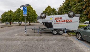 Parempoolsete kaubik on uuesti uppis, seekord haagise peal