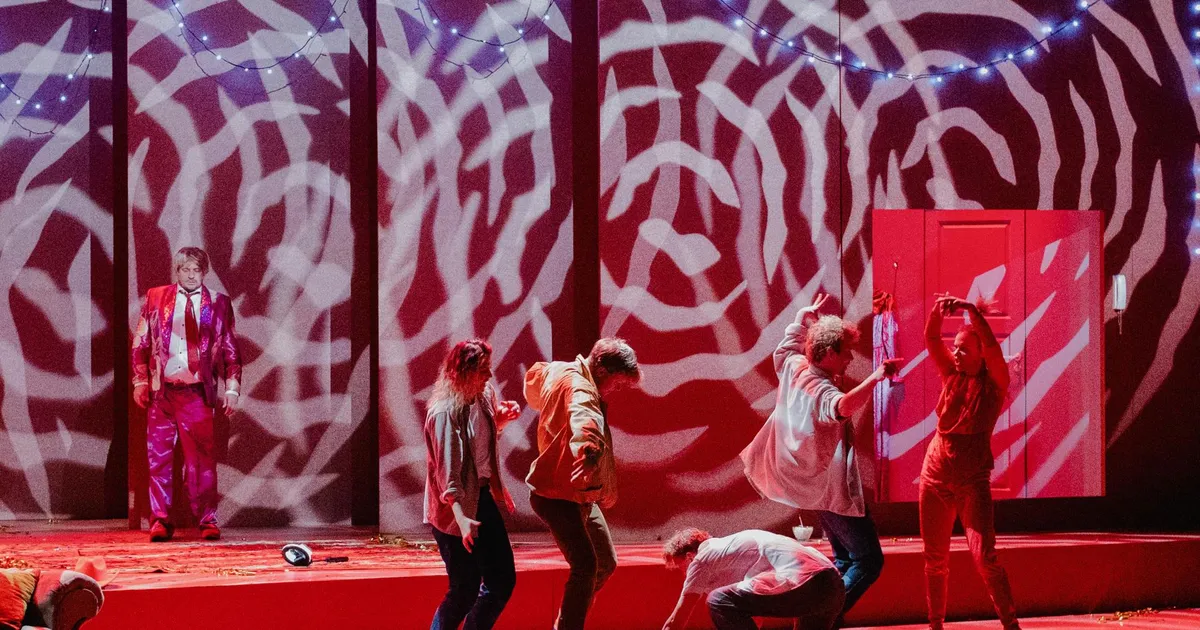 TEATER ⟩ Laval oli justkui kõike ja mitte midagi