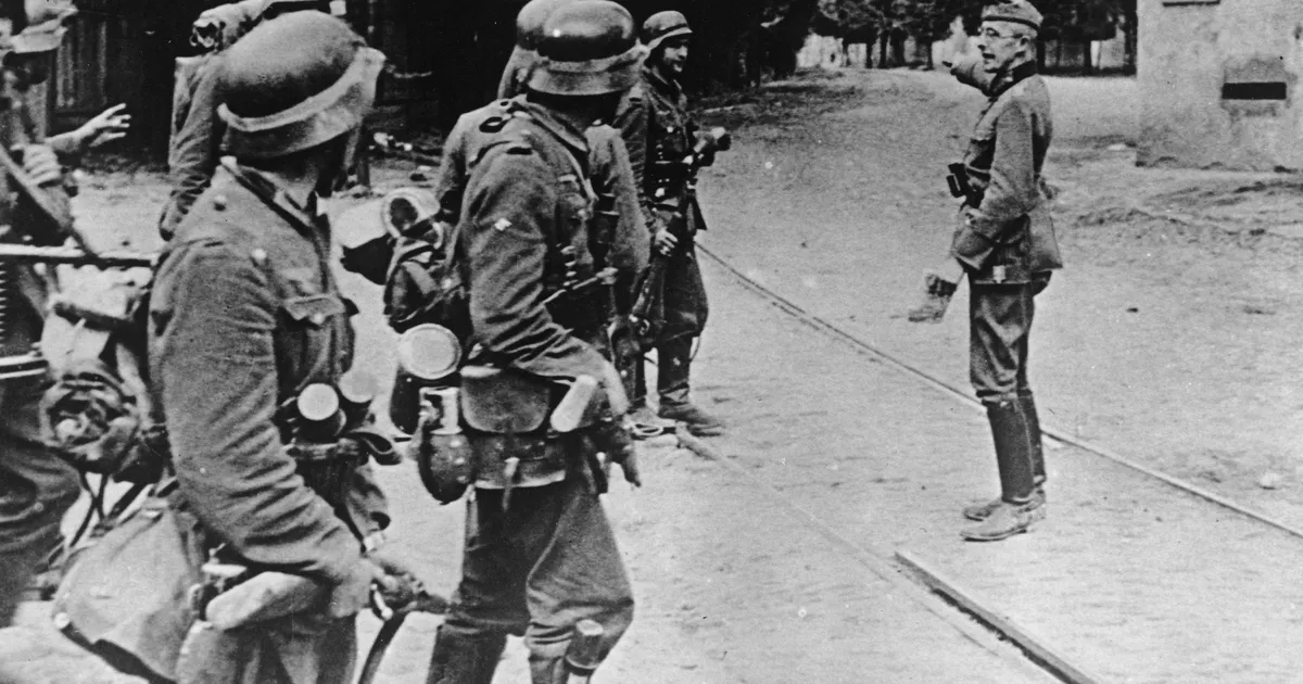 HÄIRIV FOTO! ⟩ Ajaloolane kasutas tehisintellekti, et tuvastada kurikuulsa holokausti mõrvapildi tulistaja