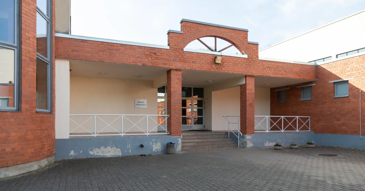 Põlema läinud aku pärast evakueeriti terve gümnaasiumi täis lapsi