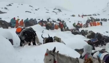 VIDEO ⟩ Everesti lähedalt toodi alla ligi tuhat lumevangis olnud matkajat