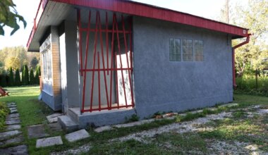 Ihastes palvekohana kasutatud aiamaja läks müüki