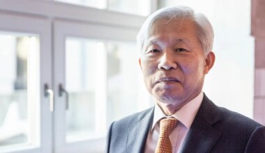 Kim Jong-un erineb oma isast ja vanaisast