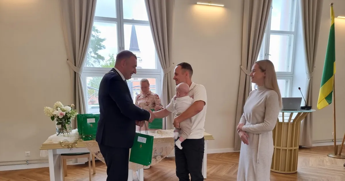 Väikesed võrukad käisid linnapea vastuvõtul