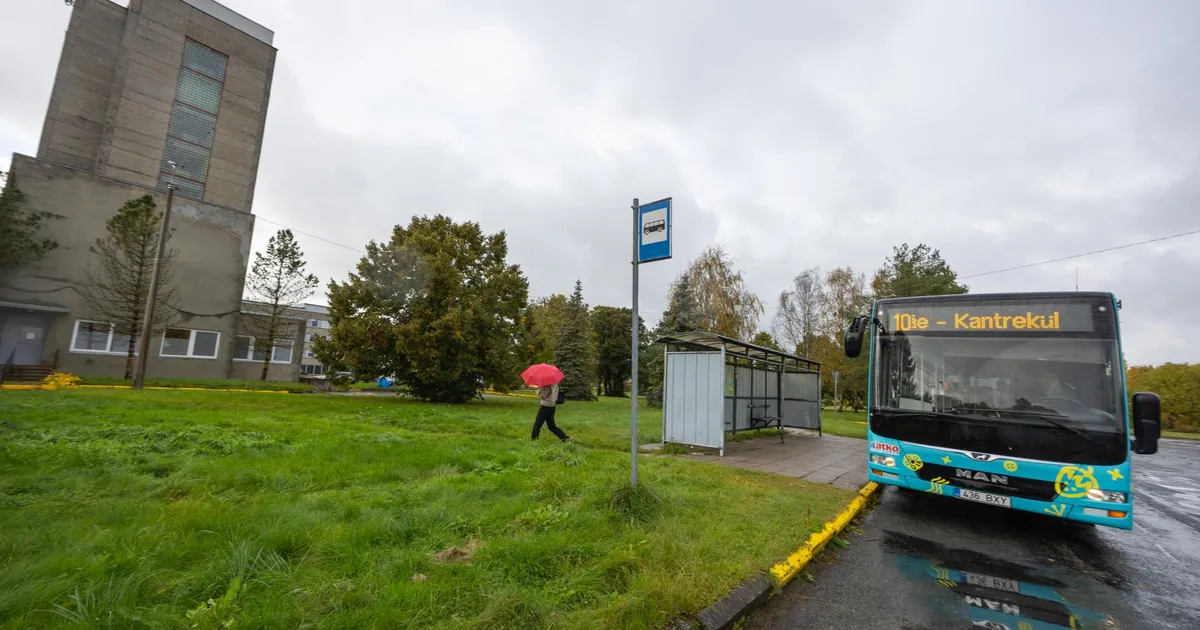 Bussid jätkavad sõitu vana haiglahoone juurde