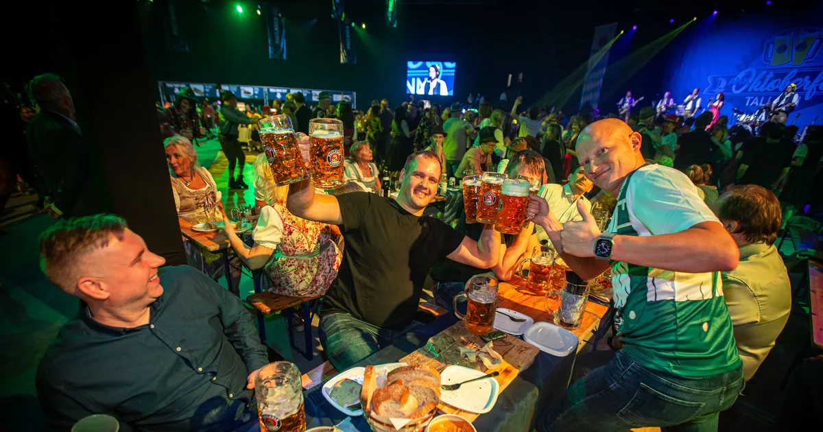 GALERII ⟩ Korralik möll! Unibet Arenal toimunud Oktoberfest meelitas kohale ohtralt pidulisi - Elu24