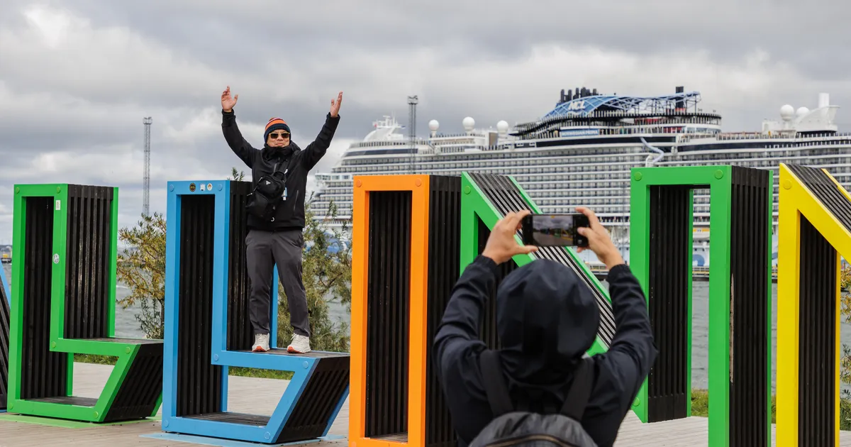 GALERII ⟩ Vanasadamas peatub kruiisilaev Norwegian Prima