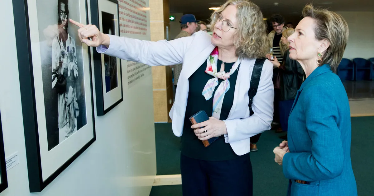 UHKE ⟩ Rumeenia printsess Sofia osales Eesti fotokunstniku näituse avamisel Bukarestis