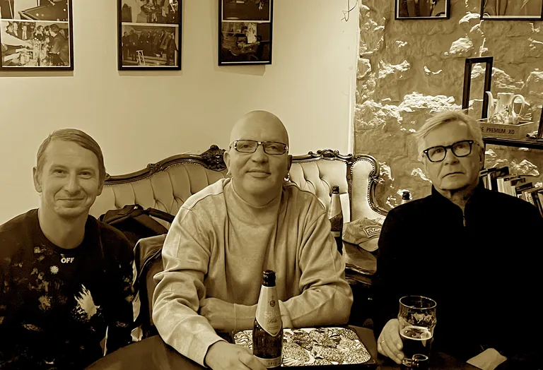 Jukuraadio saate salvestus. Vasakult Archibald Kald, Juku-Kalle Raid, Mart Kalm