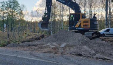 FOTOD ⟩ Saatse saapa tõkete paigaldamist jälgisid Venemaa piirivalvurid
