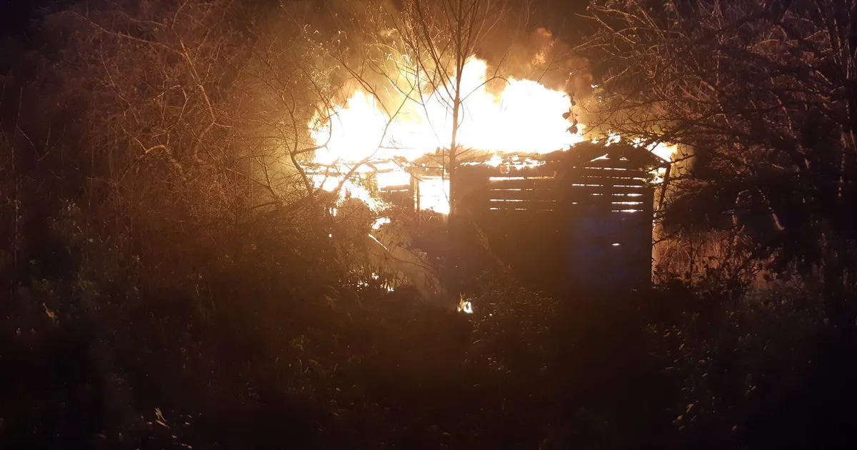 Tapal põles mahajäetud kuur - Virumaa Teataja