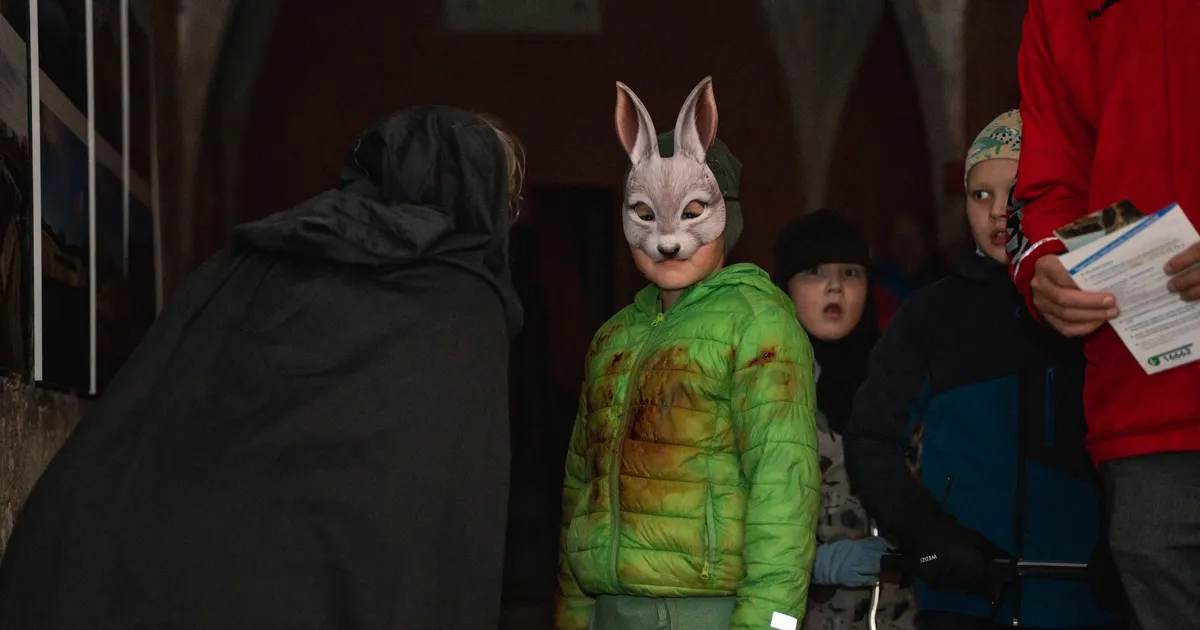 GALERII JA VIDEO ⟩ Verdtarretav Halloweeni seiklus lossihoovis