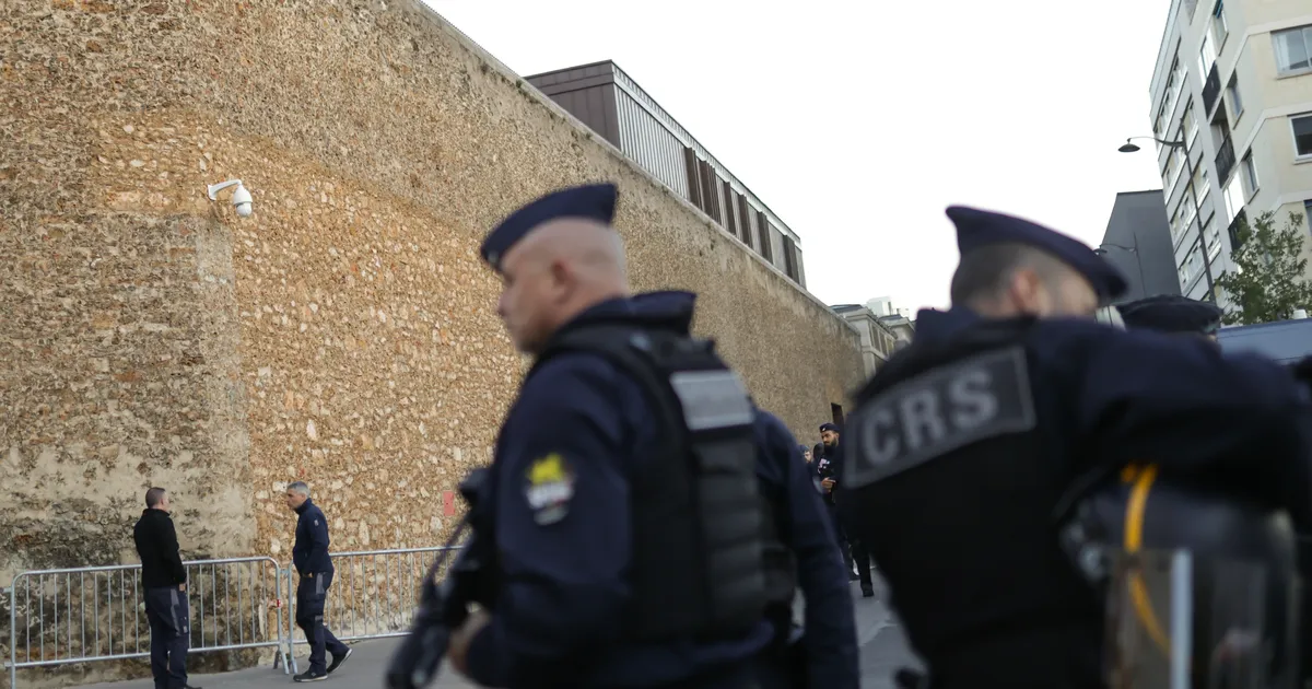 Prantsuse politsei tabas kaks Louvre'i juveelivarguses kahtlustatavat - Maailm - Postimees.ee