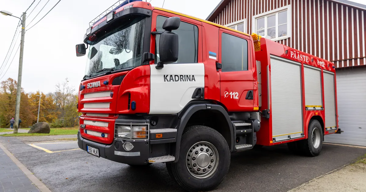 Kadrina vabatahtlikele päästjatele saabus mere tagant uus auto