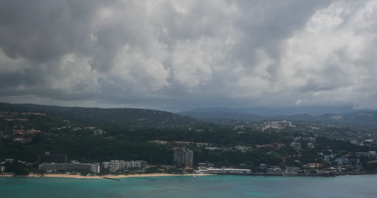 Orkaan Melissa tugevnes Jamaica ja Haiti poole liikudes neljanda kategooria tormiks - Maailm - Postimees.ee