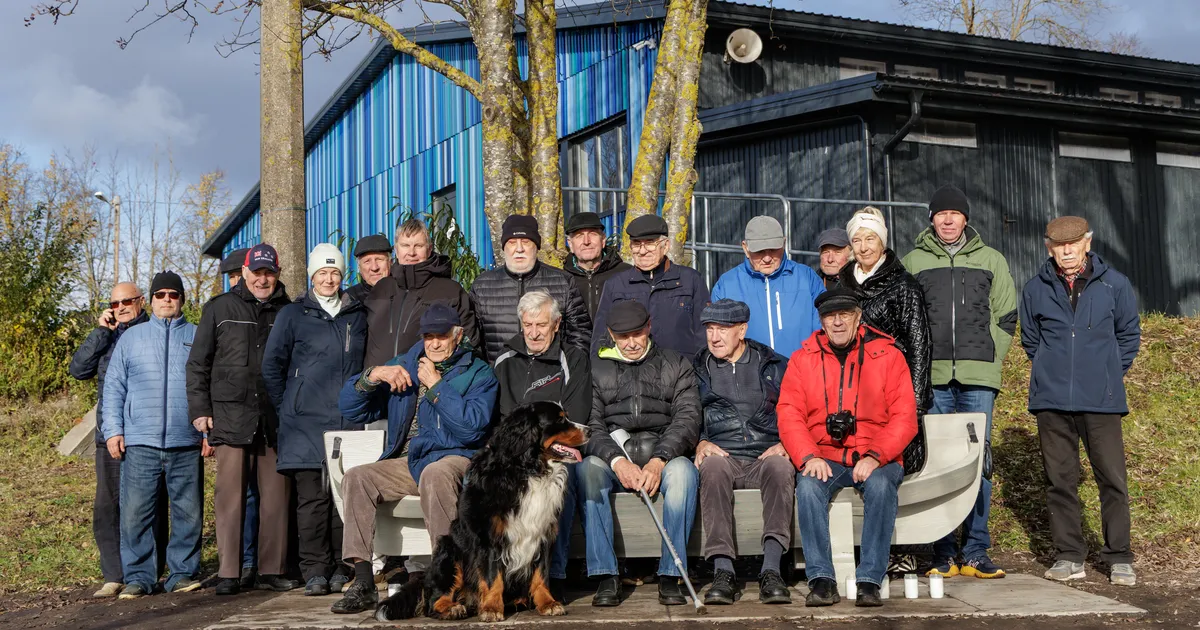 GALERII ⟩ Legendaarse treeneri mälestuspink avati Trolli valvsa pilgu all