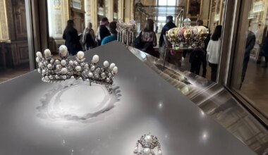 Louvre'ist varastatud kroonijuveelid võidakse üles sulatada ja ümber lõigata - Maailm - Postimees.ee