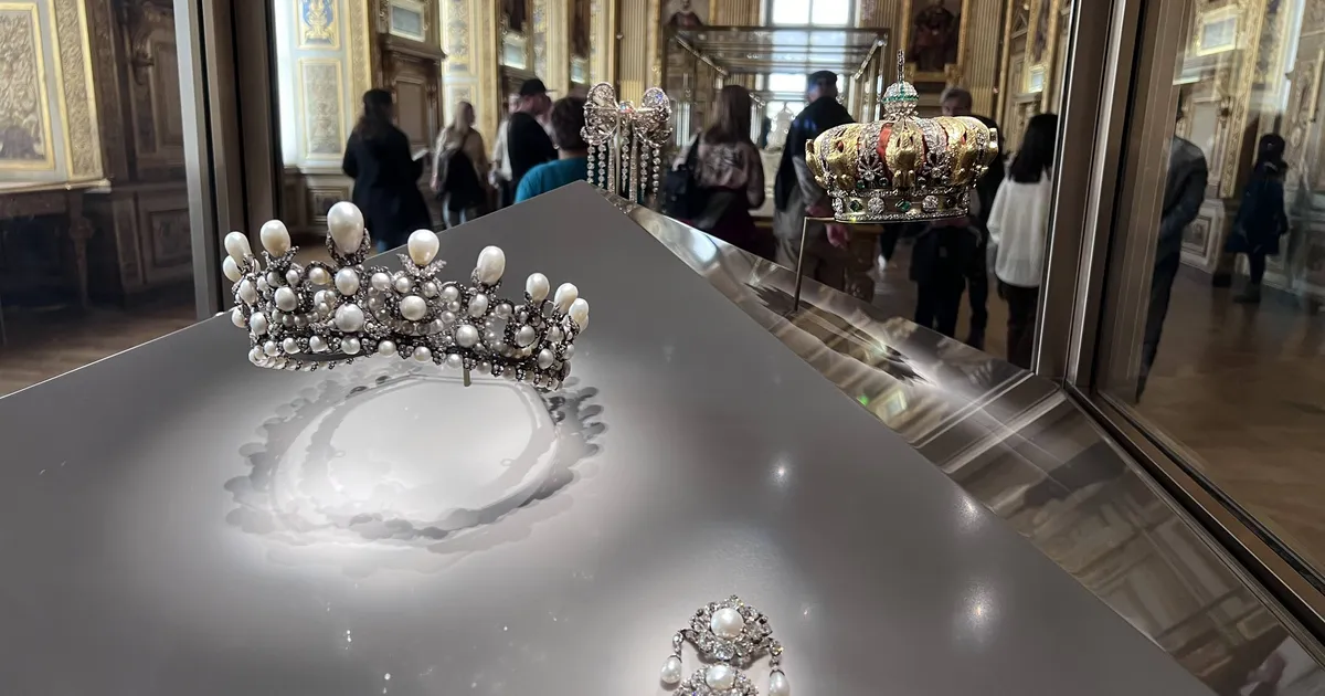 Louvre'ist varastatud kroonijuveelid võidakse üles sulatada ja ümber lõigata - Maailm - Postimees.ee