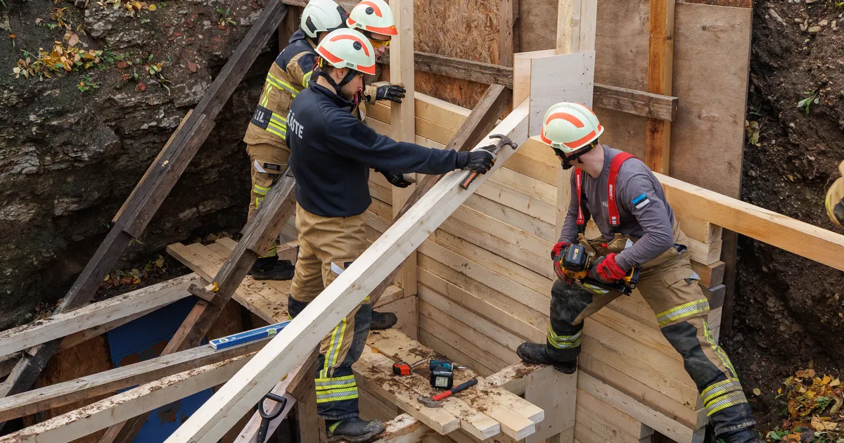 GALERII ⟩ Päästjad toestavad Toompea kõrval olevaid maa-aluseid käike