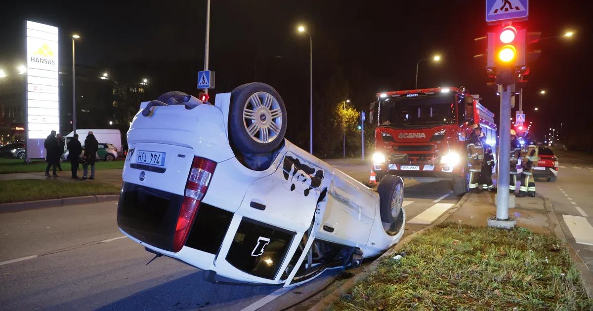 FOTOD ⟩ Lasnamäel paiskus sõiduauto kummuli