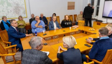 GALERII ⟩ Isamaa kogunes raekotta koosolekule pingeid maandama