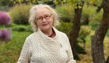 Epp Maria Kokamägi esitleb vestlushommikul enda uusi kunstikalendreid