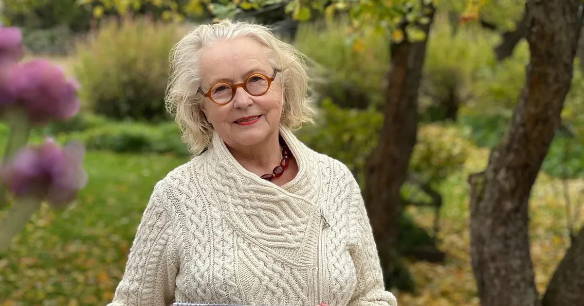 Epp Maria Kokamägi esitleb vestlushommikul enda uusi kunstikalendreid