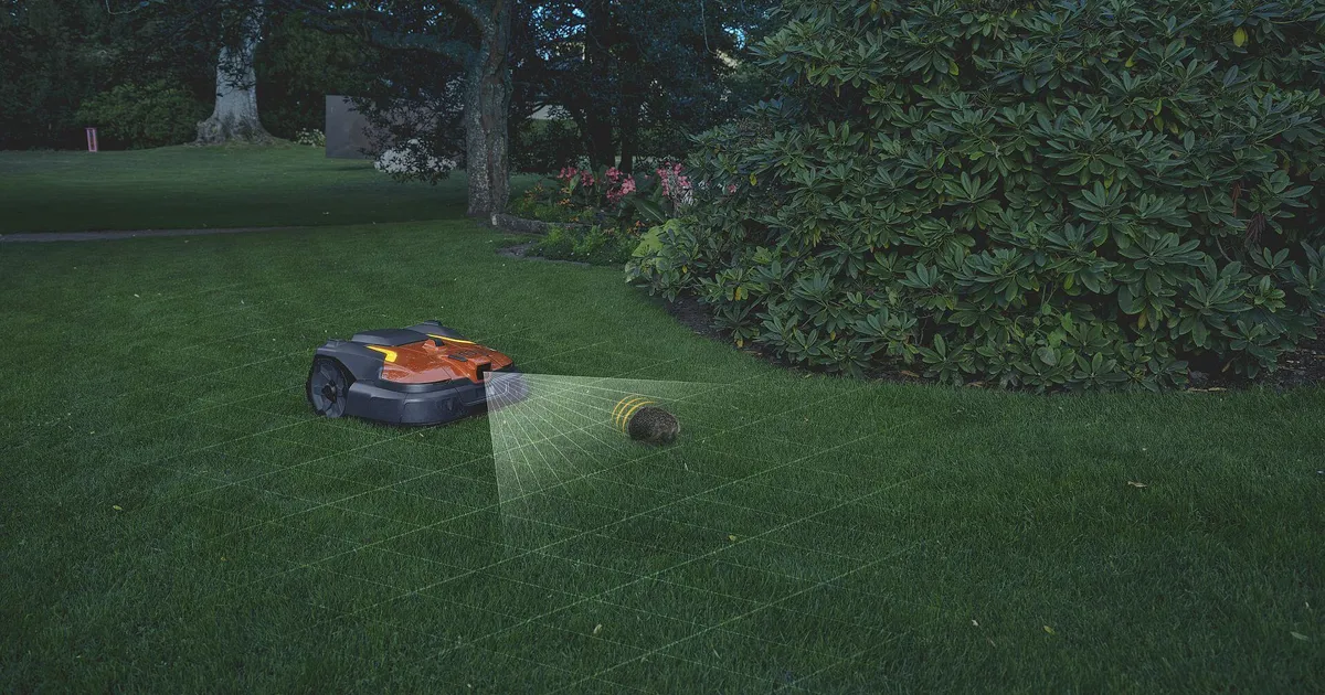 Husqvarna tõi välja neli tehisaru-nägemisega robotniidukit, mis näevad ka pimedas