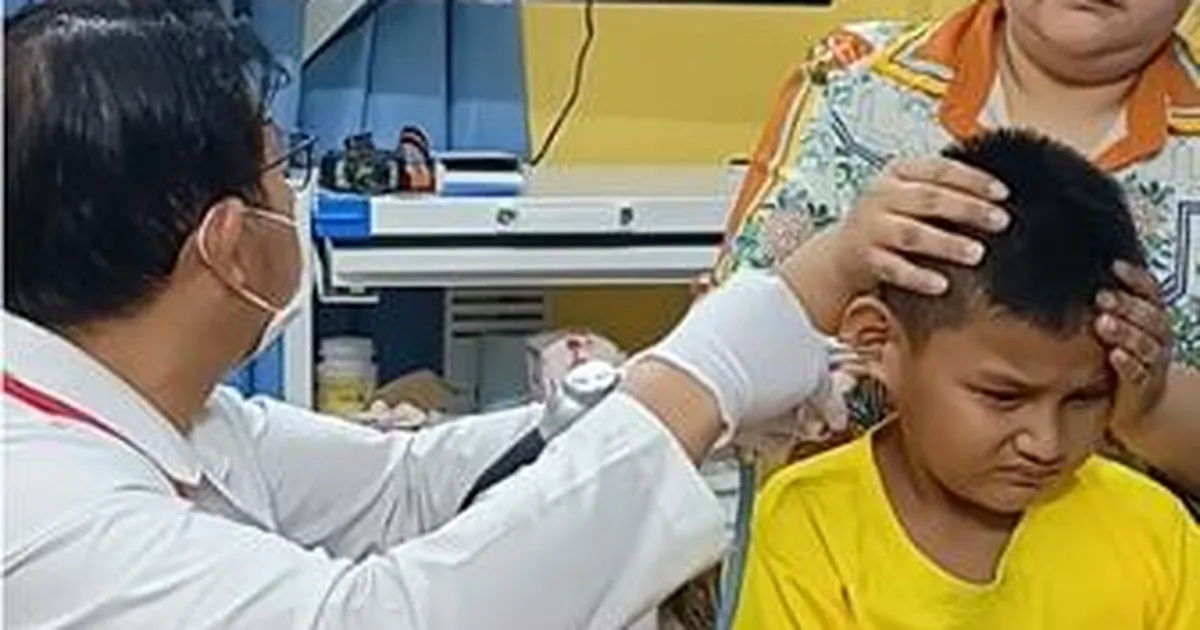 VAATA VIDEOT ⟩ Arst avastas poisi kõrvast midagi õõvastavat