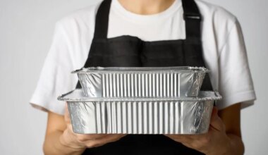 EKSPERT HOIATAB ⟩ Fooliumiga kaetud nõusid ei tohiks külmkappi panna