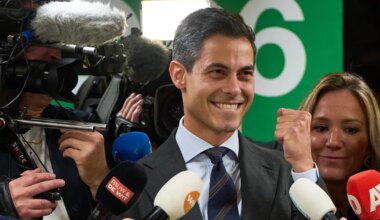 Hollandi valimistel on tsentrististid saamas parempopulist Wildersi parteiga sama palju kohti