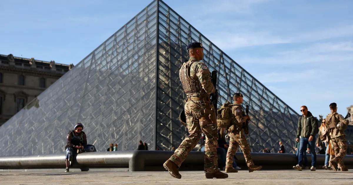 Louvre’i juveelivargusega seoses vahistati veel viis inimest - Maailm - Postimees.ee