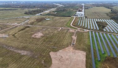 Üle sajahektarise päikesepargi ehitus Raadil sai taas hoo sisse