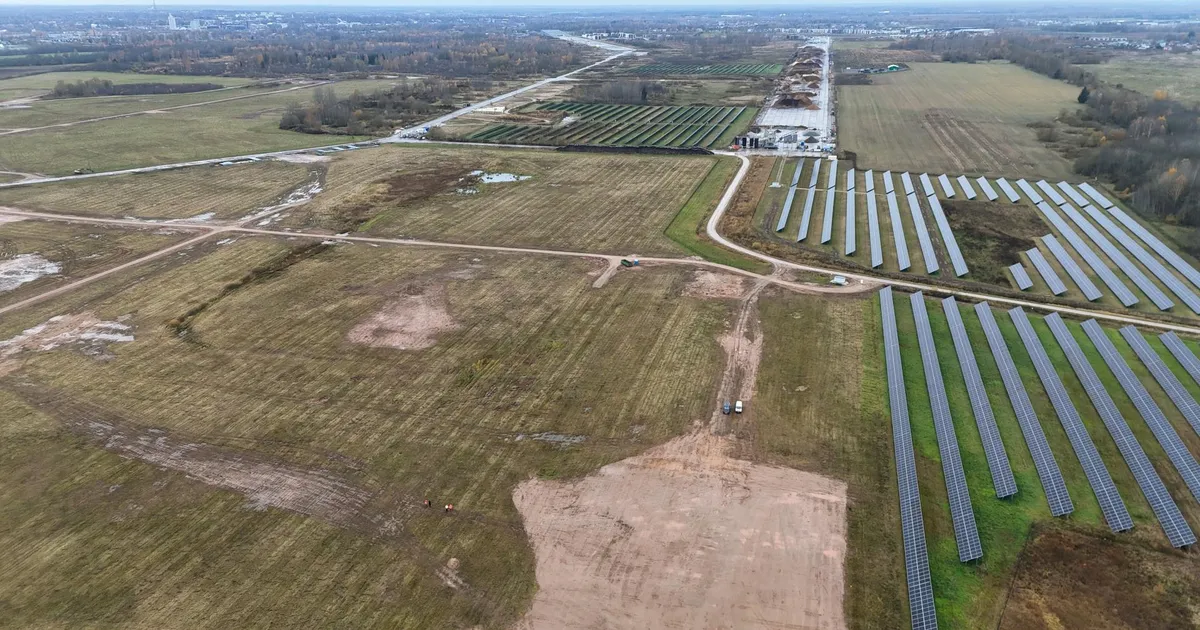 Üle sajahektarise päikesepargi ehitus Raadil sai taas hoo sisse