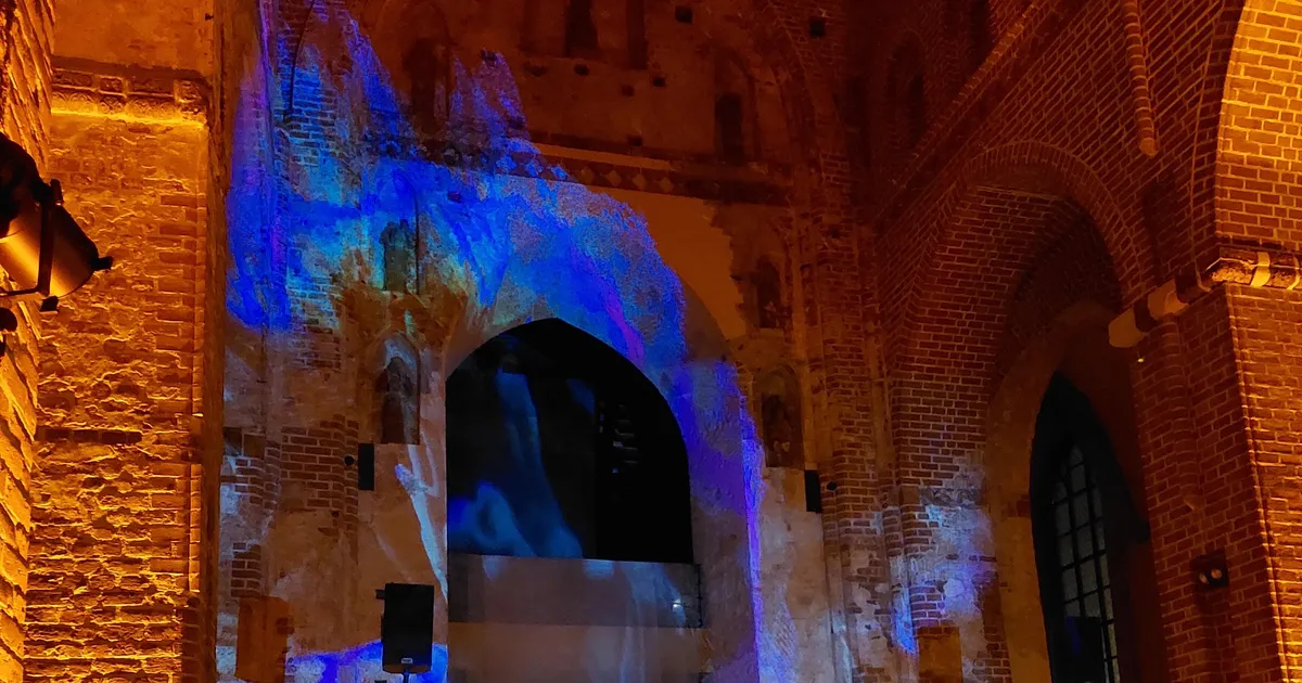 HELIDE JA VALGUSE MÄNG ⟩ Jaani kirik muutub oktoobrikuu viimasel õhtul müstiliseks paigaks