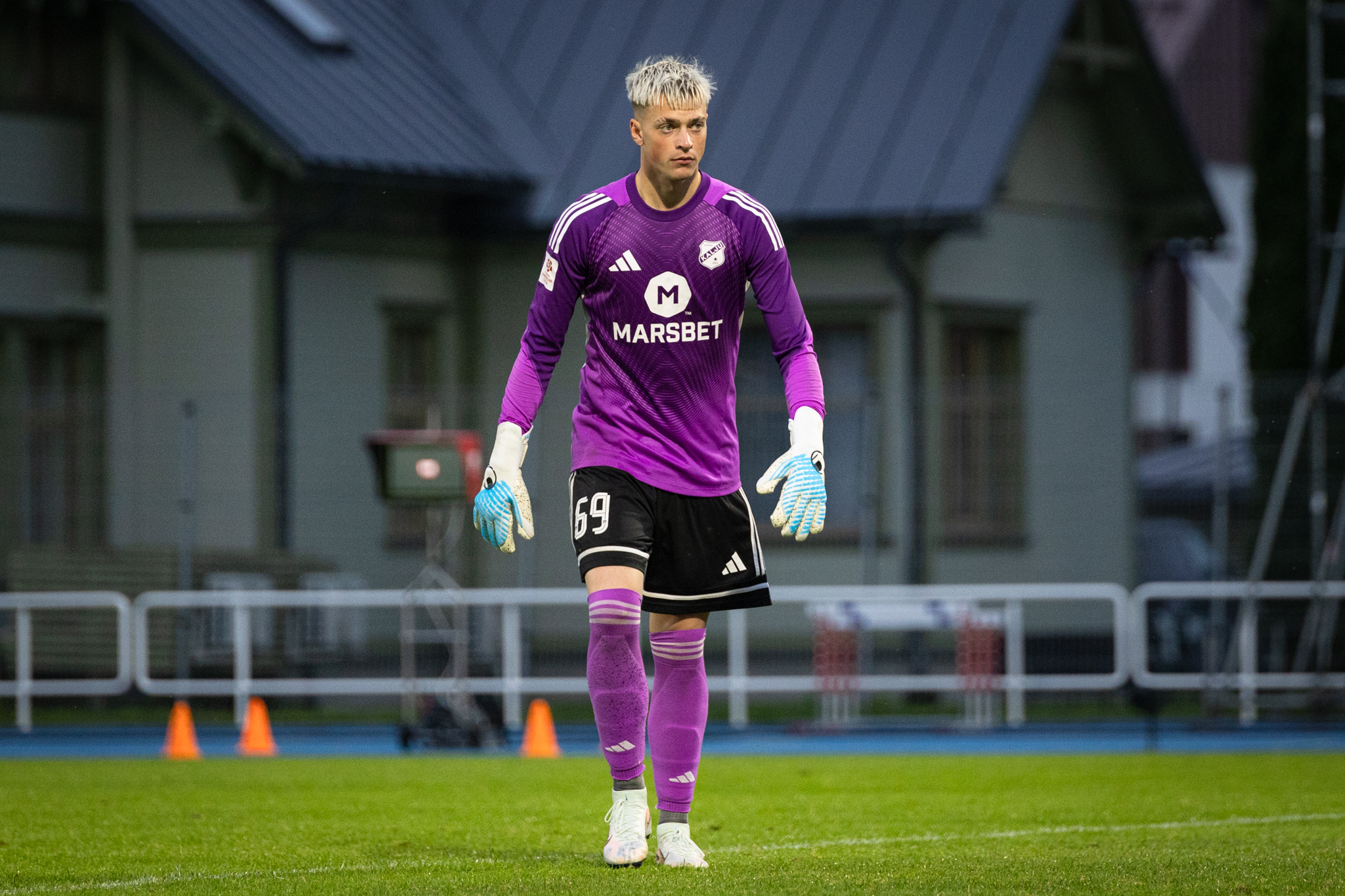 Maksim Pavlov tõrjus Kalju esindusmeeskonna eest Konverentsiliigas penalti, aidates meeskonna teise eelringi. Foto: Katariina Peetson / jalgpall.ee
