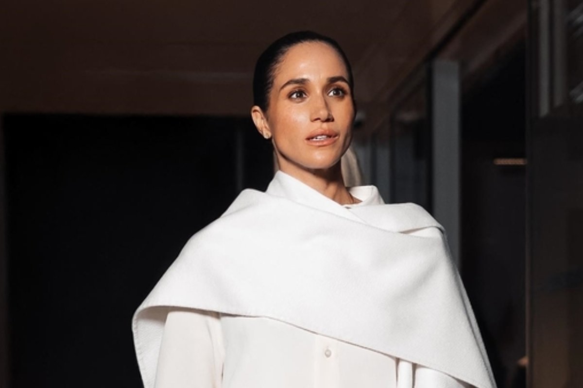 Üllatusvisiit! Meghan Markle saabus üle kahe aasta Euroopasse ja külastas Pariisi moenädalat üleni valges rõivais